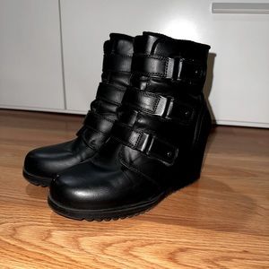 [Khombu] Size 8 Women’s Black Moto Wedge Boots